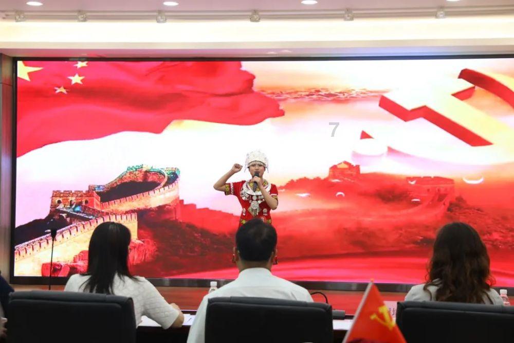 救援贪玩的大象
