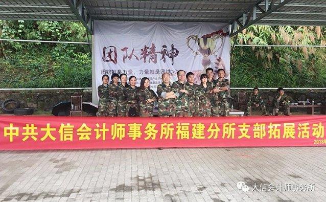 王鹤棣出发新加坡,海外人气高涨